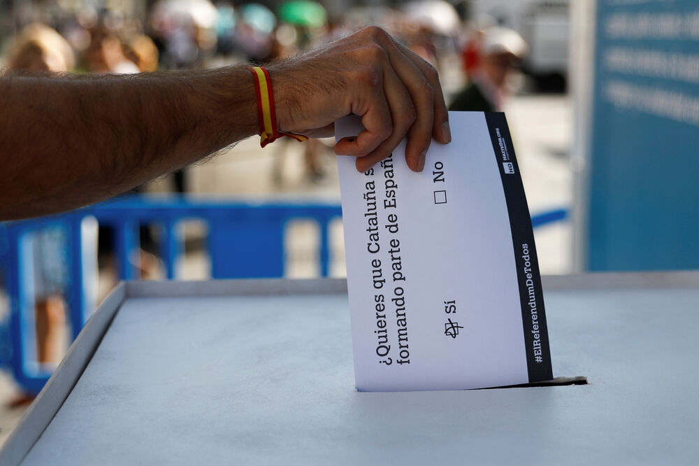 Glasanje o nezavisnosti Katalonije, improvizovani referendum, Madrid, Foto: Reuters
