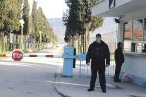 ZIKS: Na prijavnici tokom kontrole našli telefone, punjače...