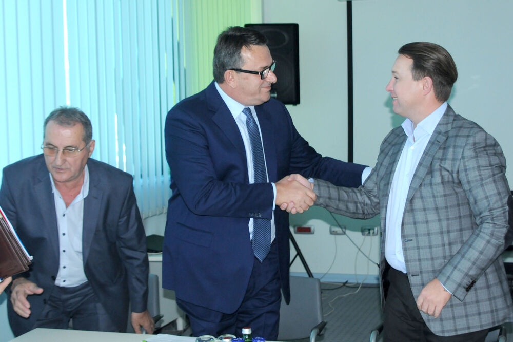 Vodovod zgrada - potpisivanje ugovora, Foto: Zoran Đurić