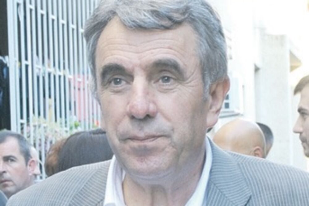 Neven Gošović (Novine)