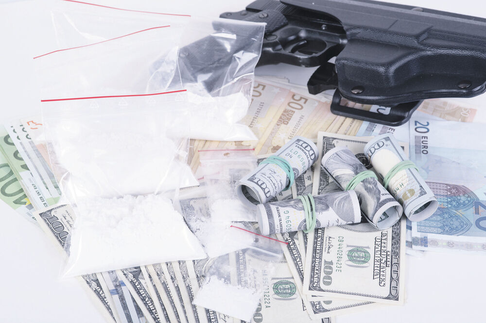 kokain, droga, pištolj, Foto: Shutterstock