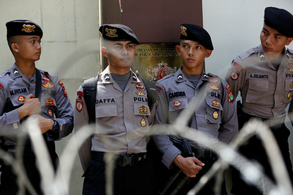 Mjanmar, policija, Foto: Reuters