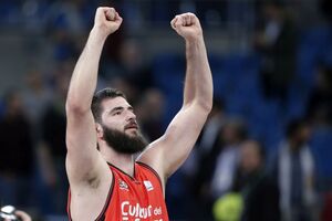 Bojan Dubljević podigao još jedan pehar