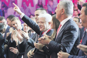 Kritički pluralizam