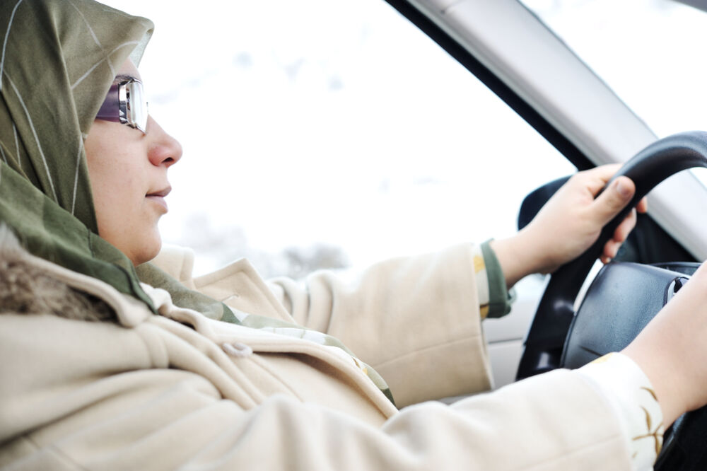 Žena, vožnja, Foto: Shutterstock