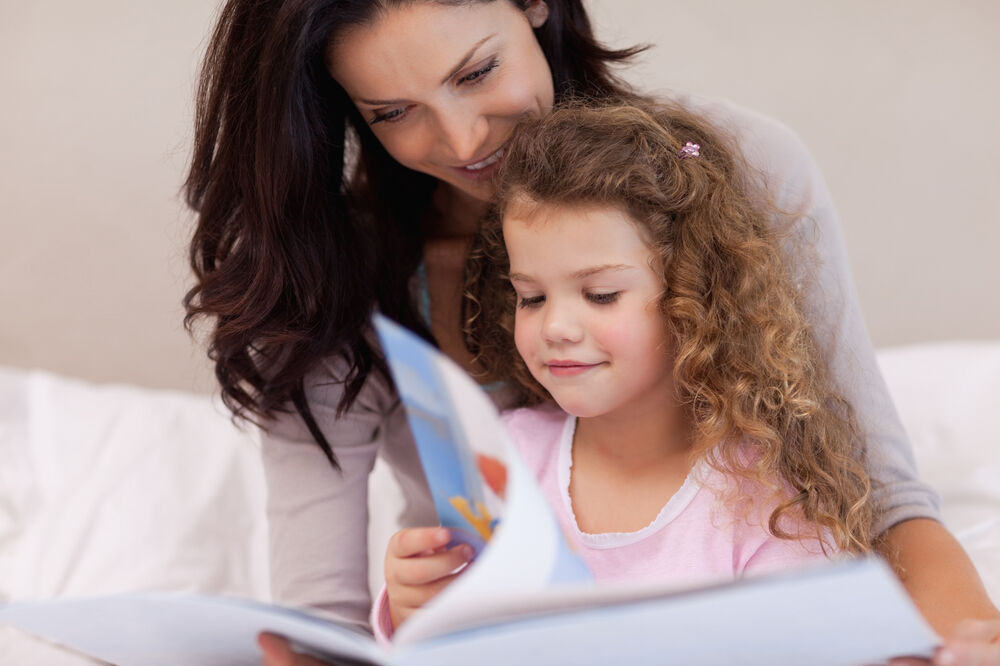 majka, dijete, knjiga, Foto: Shutterstock