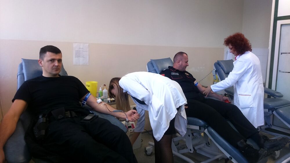 Dobrovoljno davanje krvi, policajci Nikšić