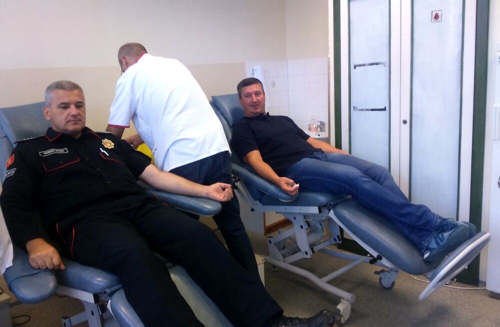 Dobrovoljno davanje krvi, policajci Nikšić