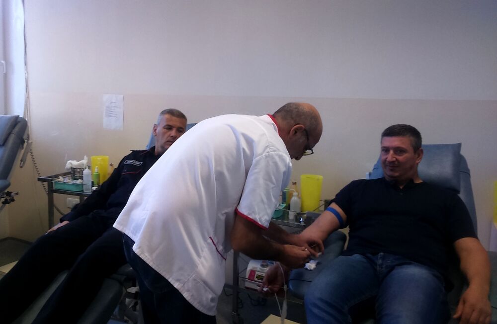 Dobrovoljno davanje krvi, policajci Nikšić