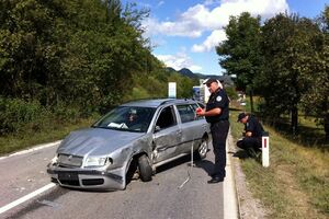 Bjelopoljac lakše povrijeđen: Prešao u suprotnu traku i udario u...