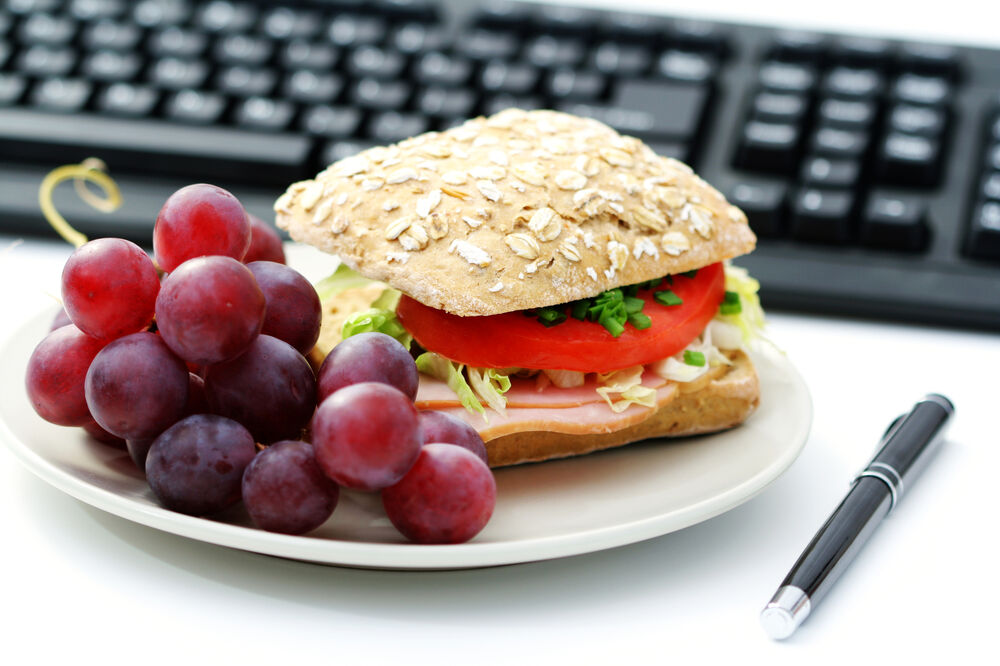 ručak, jelo, kancelarija, Foto: Shutterstock
