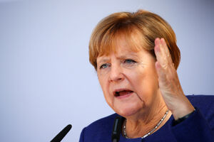 Angela Merkel voli fudbal, jedva je položila marksizam, "ima...