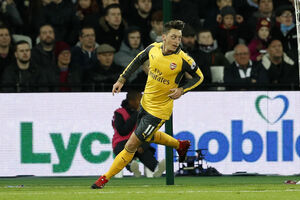 Ozil preskače derbi Londona