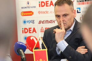 Injiges remains the coach of Montenegro