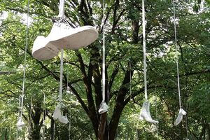 Cipele letjele Njegoševim parkom