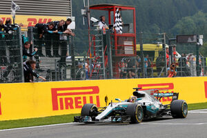 Luis Hamilton prvi kroz cilj i u Monci