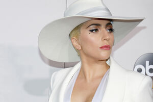 Lejdi Gaga se žali na samoću i plače u dokumentarcu