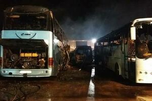 Nikšić: Potpuno izgorjela tri autobusa i kombi autoprevoznika...