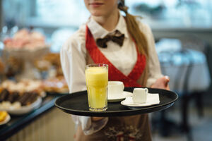 Par častio konobaricu 1.200 dolara uz račun od 20 dolara