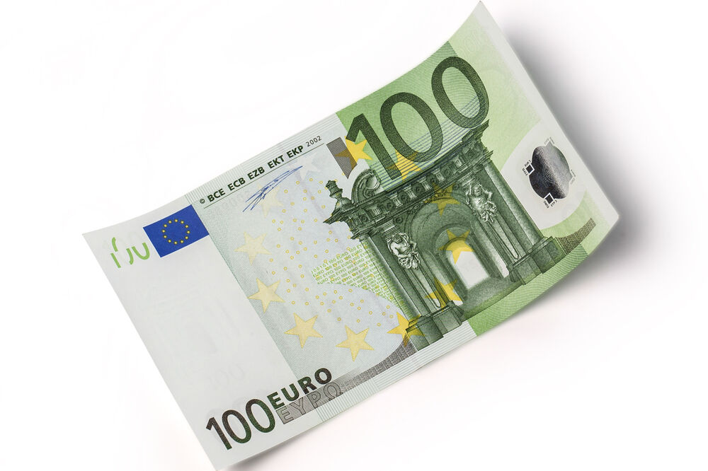 100 eura, Foto: Shutterstock