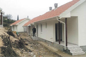 Herceg Novi: Završavaju se kuće za Rome