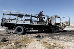 Dva napada u Pakistanu: Automobilom-bombom na policijski kamion,...