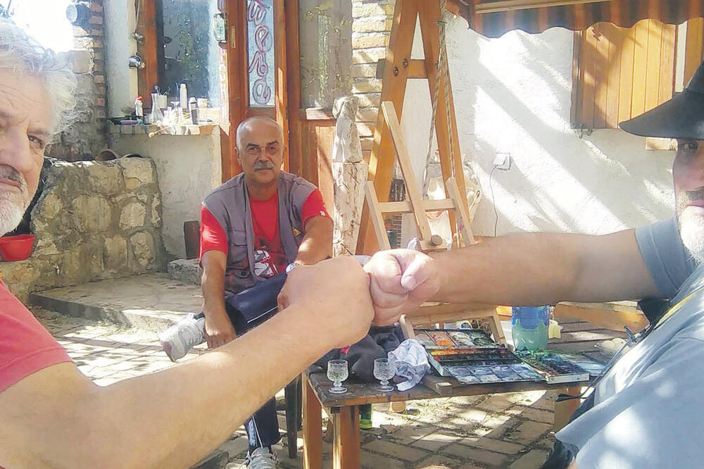 Oaza dva mazala (novine), Foto: Radomir Petrić