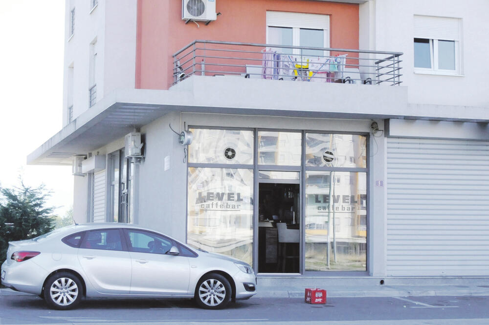 Stari aerodrom (novine), Foto: Luka Zeković