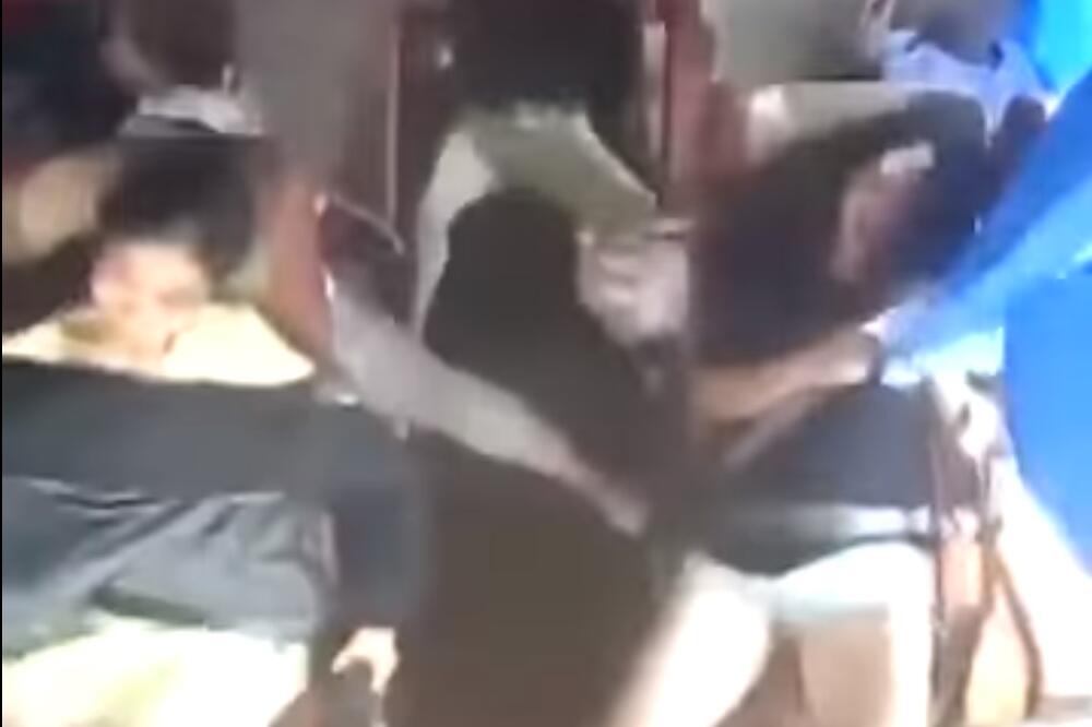 Kina  prevrtanje autobusa, Foto: Printscreen