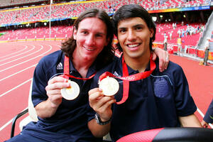 Novac ovdje nije problem: Aguero bi volio da mu se Mesi pridruži u...