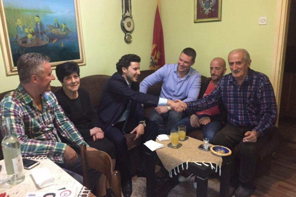 GP URA, kampanja, Cetinje, Foto: GP URA