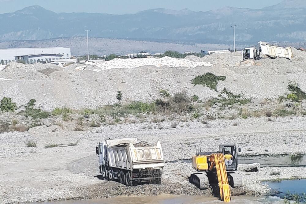 Krađa pijeska, Morača, Foto: Čitalac "Vijesti"