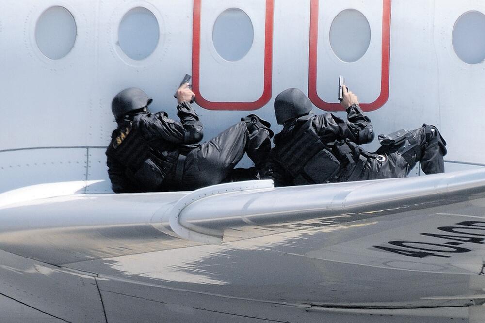 Pištolji, Foto: Savo Prelević