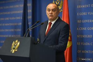 Simović: Konjević je vikend političar, poslanik u odsustvu, uživa...