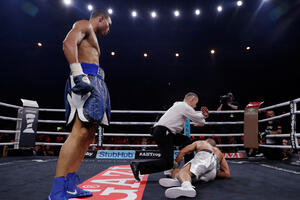 Žestoko u ringu i van njega: Jubank brutalno nokautirao rivala,...