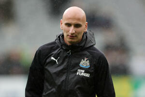 Šelvi se ponašao kao mirotvorac, pa "nastradao": Slomio prst dok...