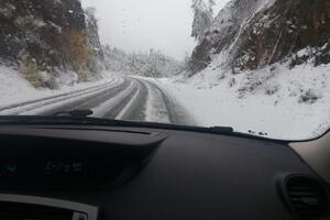 Snijeg i na putu Nikšić - Plužine: Vozači, oprezno