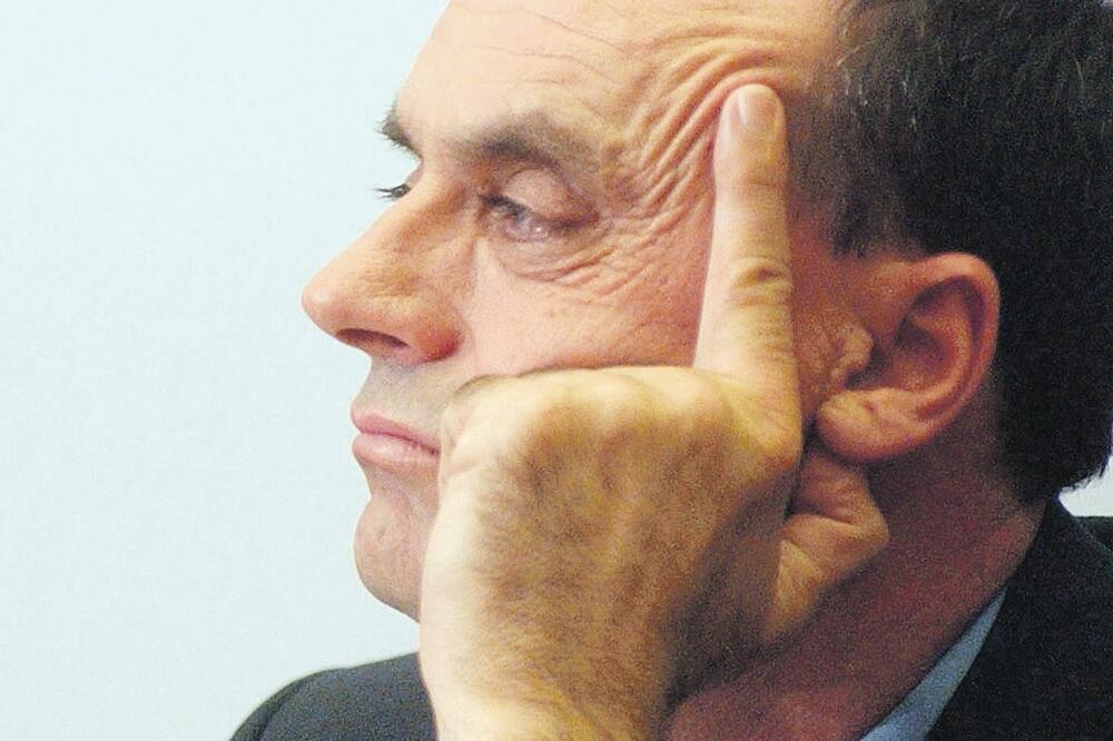 Luiđ Škrelja (Novine)