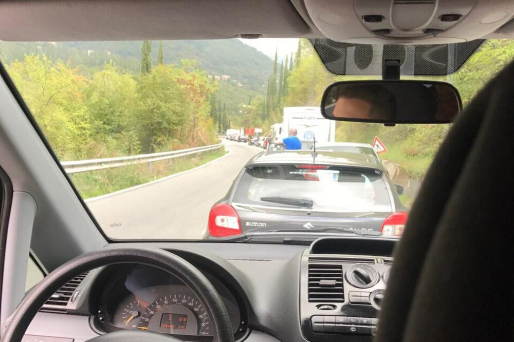 Debeli brijeg, gužva, Foto: Čitalac "Vijesti"