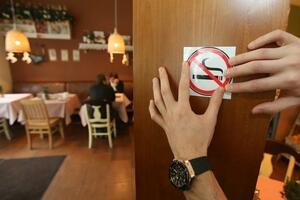Ministarstvo zdravlja podržalo inicijativu o zabrani pušenja u...