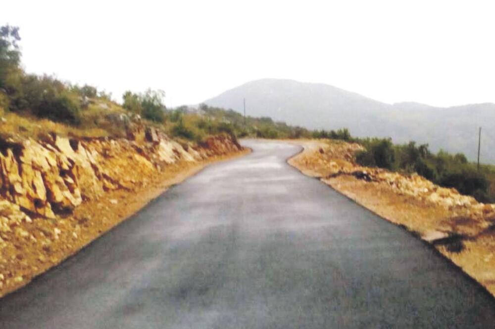 Asfalt ka Zatrijepču, Foto: Željka Vučinić