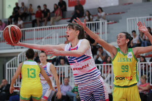 Igra mačke i miša: Budućnost lako protiv nejakog Istanbula