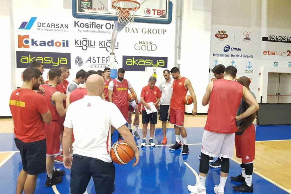 Košarkaši Crne Gore, Istanbul, Foto: KSCG