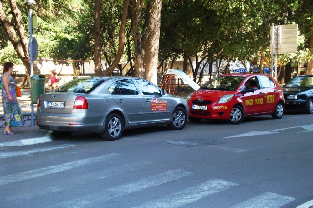 taksi stanica, Tivat, Foto: Siniša Luković