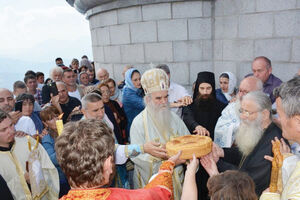 Amfilohije: Njegoš počiva u paganskoj  tamnici