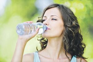 Osam razloga da pijete više vode