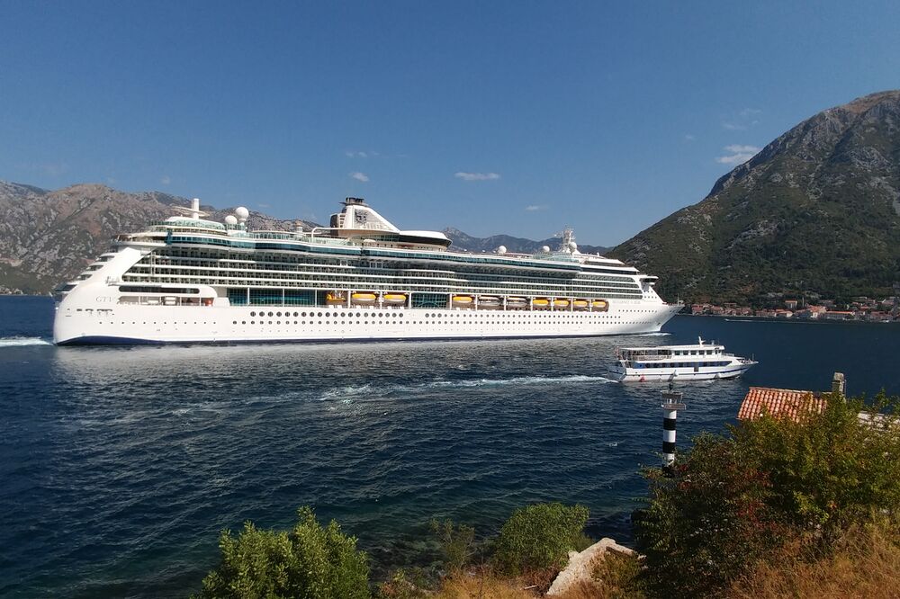 Tivat, kruzer, Foto: Siniša Luković