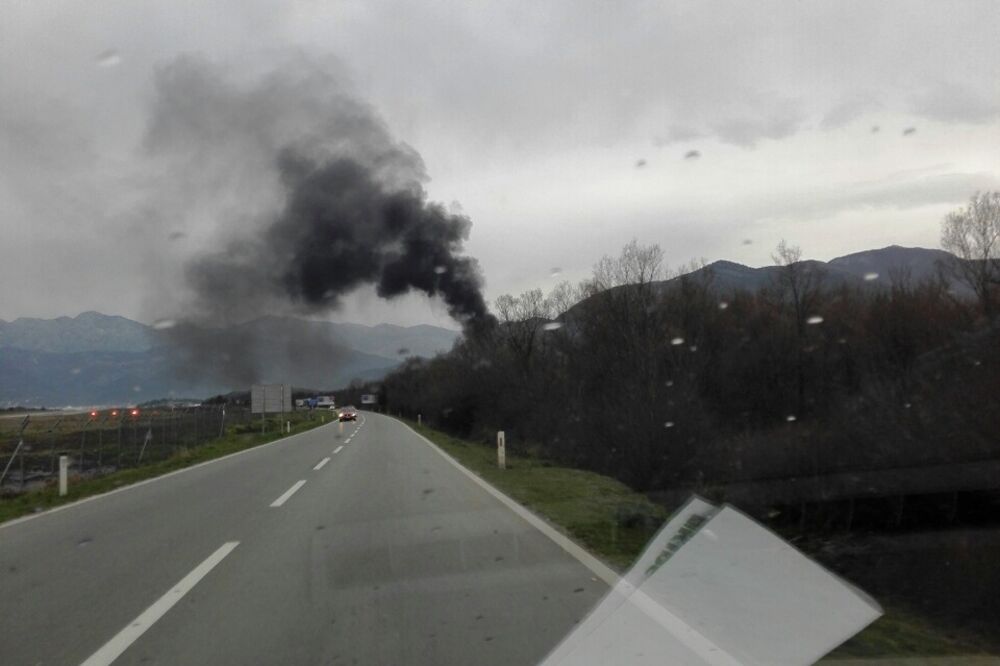 Paljenje guma, Lovanja, Tivat, Foto: Siniša Luković