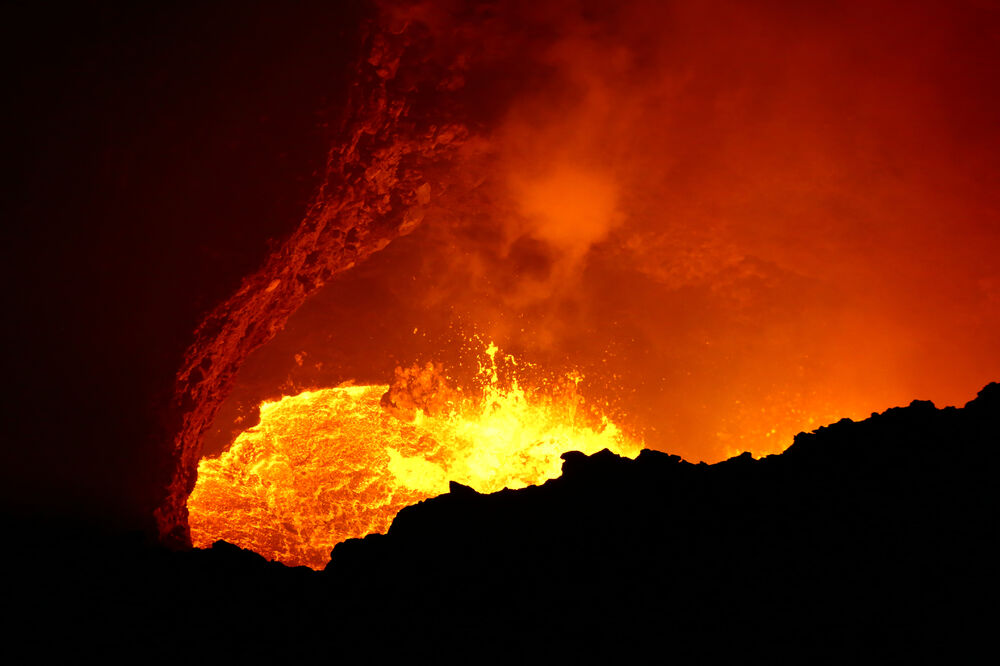 vulkan, lava, Foto: Shutterstock