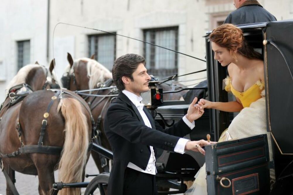 Dama pod velom, Foto: TV Vijesti